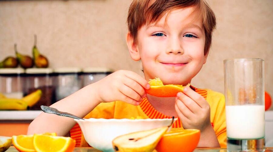 La importancia de una buena alimentación en los niños